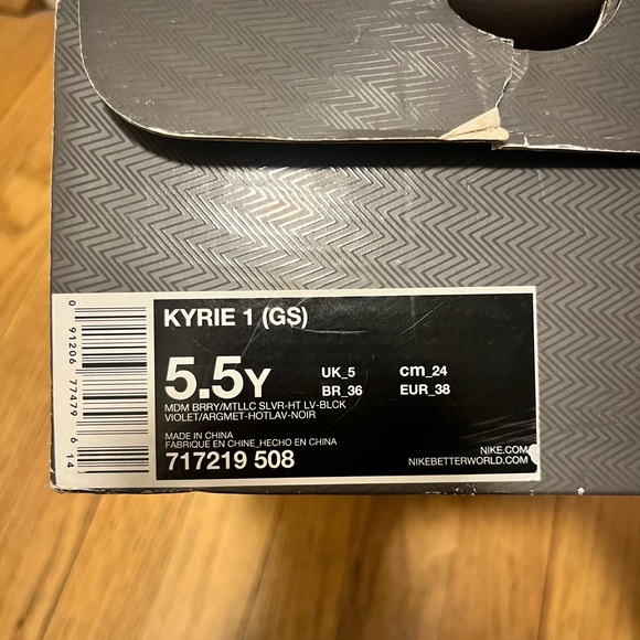 Kyrie 1 Sneakers (GS) - Picture 2 of 7